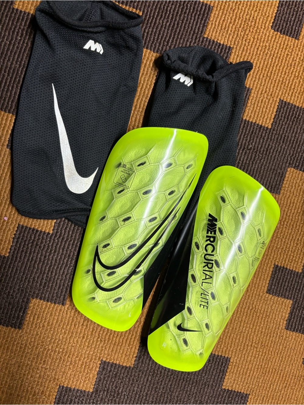 Nike Mercurial Lite Soccer Shin Guards Green Black Medium